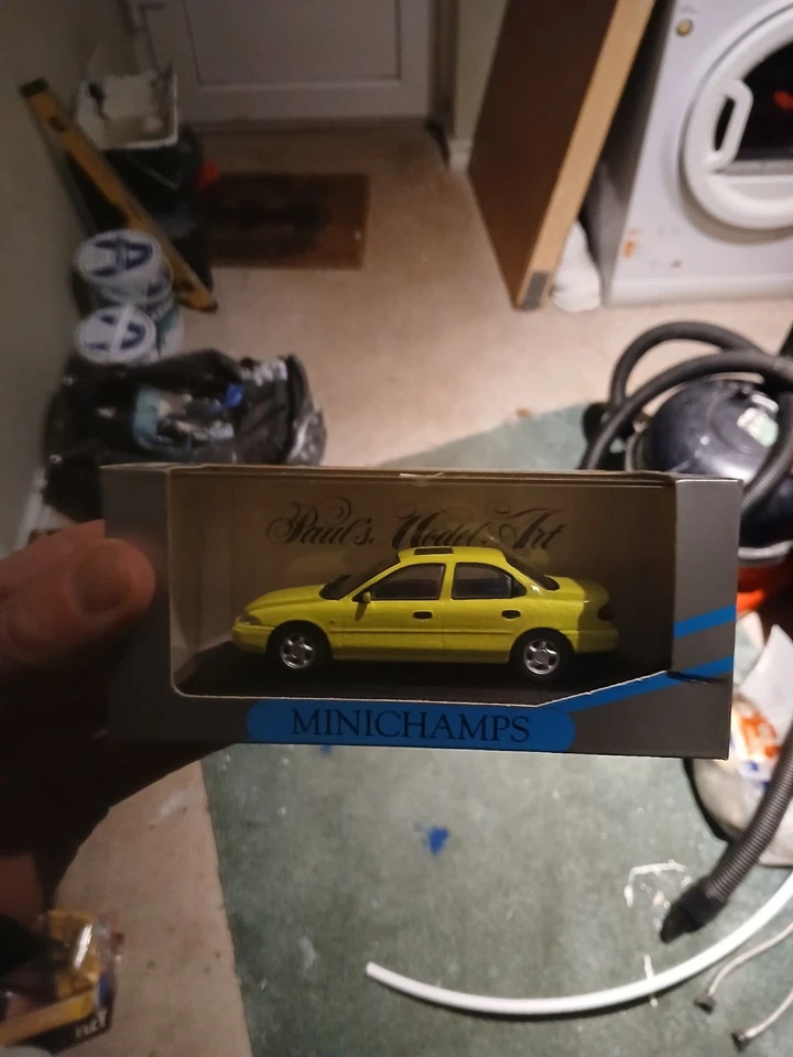 minichamps ford mondeo limousine citrusgelb - Image 1 of 1