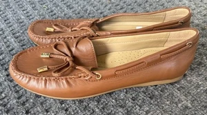 Scarpe Michael Kors nuove in pelle marrone/fiocco argento taglia 8,5 - Foto 1 di 6