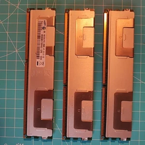 Samsung 12GB RAM (3x4GB) DDR3-1066 PC3-8500R ECC Reg DIMM (M393B5170FHD-CF8) - Bild 1 von 2