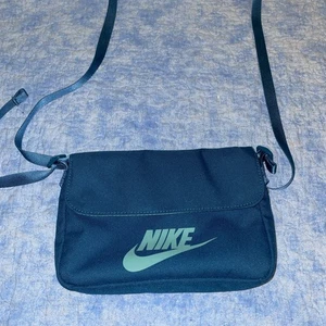 Vintage Nike Sportswear Futura 365 Crossbody Bag Green Adjustable Strap Purse - Picture 1 of 5