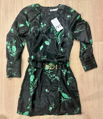 Nuevo con etiquetas Mini Vestido Zara Jacquard Negro/Verde Manga Larga con Cinturón Dorado Talla Mediana Foto 1 de 4
