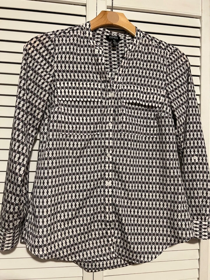 Camisa Blusa Top JONES NEW YORK Para Mujer Talla Pequeña S Manga con Pestaña Enrollada Estampado Negro Foto 1 de 4