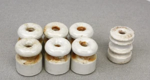 Aisladores cermicos de granja vintage 6 son iguales, 1 diferente. Total 7 - Imagen 1 de 4