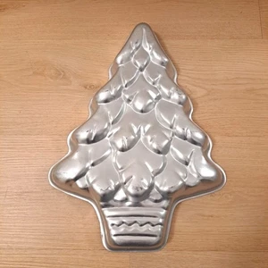 Vintage 1972 Wilton Silver Christmas Tree Holiday Baking Cake Pan - Picture 1 of 7