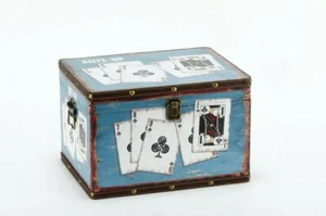 ROBUSTO BAULE IN LEGNO CON MOTIVO CARTE DA GIOCO - ARREDO CASA NEGOZI VETRINA - Foto 1 di 1