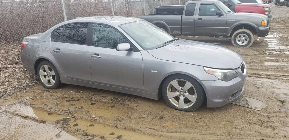 Driver Left Grille Upper Bumper Mounted Fits 06-10 BMW 550i 2857900 Foto 1 de 4