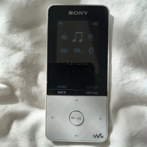 Sony Walkman NW S315 16GB White Portable MP3 Player With Bluetooth Compact - Picture 1 of 6