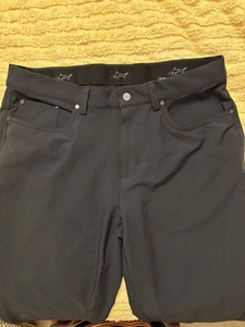 Men’s Greg Norman Golf Pants Sz 32 X 30 Charcoal Excellent Condition - Picture 1 of 4