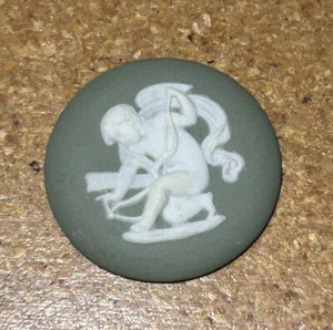 Vintage Authentic Unused WEDGWOOD Cupid 29mm Cameo In Sage Green Jasperware - Picture 1 of 4