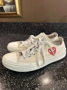 Talla W 7 M 5 - Converse x Comme Des Garcons Big Heart parte superior baja blanca Play - Imagen 1 de 8