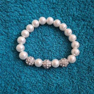 White Glass Pearl Stretchy Bead Bracelet - Picture 1 of 1
