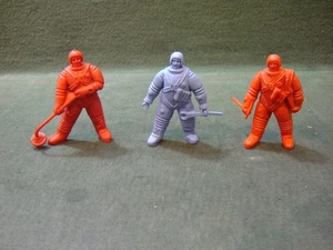 3 x Halbmond Plastik Raumfahrer freigegeben in Kelloggs Reiscrispies 1960 - Bild 1 von 9