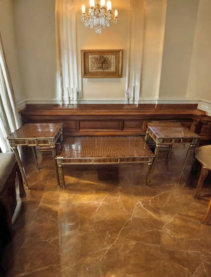 Conjunto de mesa de café e lateral estilo francês Luís XVI – Bronze Ormolu Accents - Imagem 1 de 1