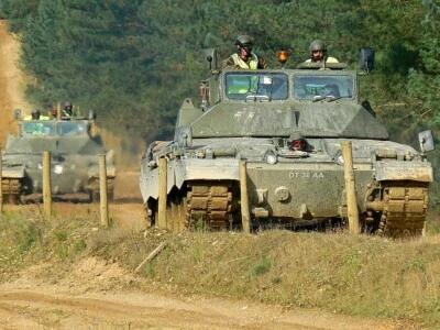 1/72 British FV4034 Challenger 2 Driver TT. Painted Resin. 3200 models on offer. - Image 1 of 4