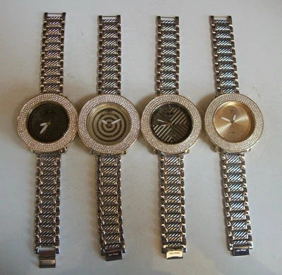 Reloj de vestir hip hop de moda con acabado plateado y dorado para hombre Foto 1 de 4