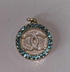 Chanel Vintage Large Zipper Pull Button Charm Gold Tone CC Aqua Blue Strass - Bild 1 von 2