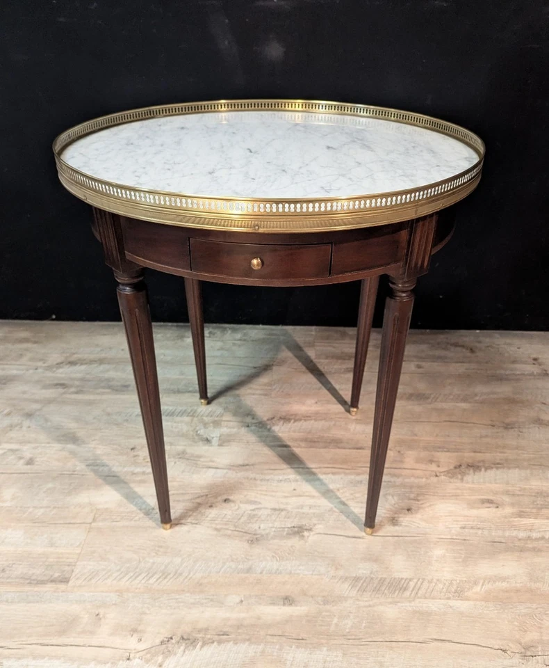 Table bouillotte en acajou, dessus marbre - Photo 1/4