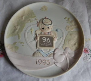 PRECIOUS MOMENTS PLATE 1996 PEACE ON EARTH.......ANYWAY  - Picture 1 of 3