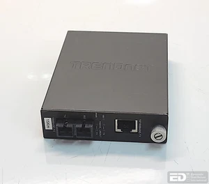 Trendnet 100Base-TX to 100Base-FX Single Mode SC Fiber Converter TFC-110S15 - Picture 1 of 7