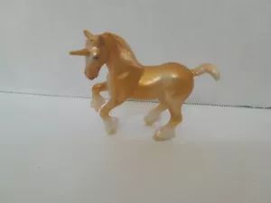 BREYER Stablemate Crazy Unicorn Surprise Serie 4 - Gold/Weiß Neu - Bild 1 von 2