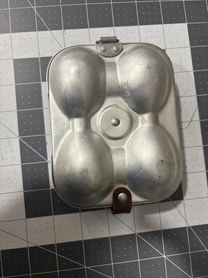 Portador de huevos de aluminio raro vintage años 50 hecho en Alemania en muy buen estado Foto 1 de 4