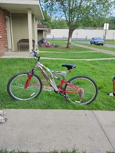 Mongoose Metric Kids 21-Speed Mountain Bike  Excellent Condition! Original Owner - Picture 1 of 4