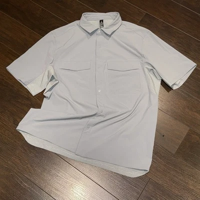 New! Lululemon Double Pocket Overshirt Short Sleeved Mens Size M Button Up Grey - Image 1 of 4