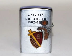 Encendedor vintage Asiático Squadron 1962-1964 Espada 9 Penguin USS Shelton DD-790 - Imagen 1 de 7