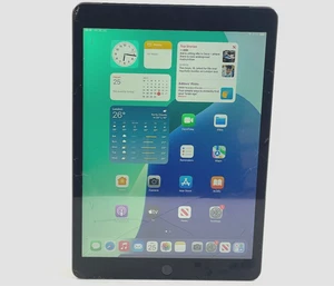 Apple iPad 9th Gen 10.2" Grey 64GB WiFi & Cellular Unlocked Smashed Screen 333 - Picture 1 of 24
