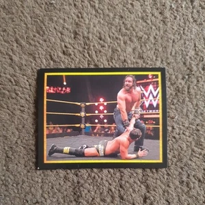 💥2017 Adesivo Topps WWE 'The Ultimate Collection' #217 - Foto 1 di 2