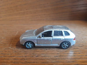 Siku Porsche Cayenne Turbo silber 1062 ca 1:60 - Bild 1 von 4