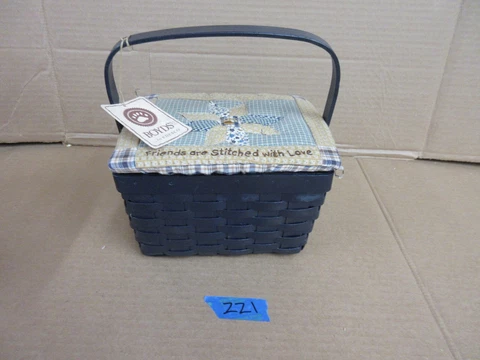 Boyds Bears Blue Wicker Picnic Basket Quilted Lid Friends Are Stitched With Love Cover