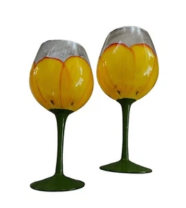 A beautiful pair of hand, painted tulip, red wine glasses - Picture 1 of 2