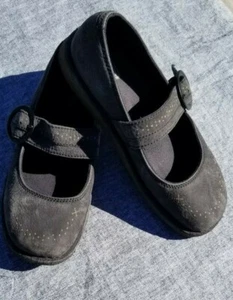 Womens KEEN 'Sierra' Charcoal Gray Suede Mary Janes Flats Size 7 KC 0513 - Picture 1 of 12