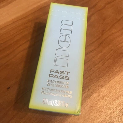 ТОВАР Beauty Vegan Fast Pass AHA очищающее средство для жирной и комбинированной кожи 100 мл - Изображение 1 из 4