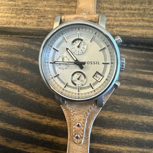Women’s Fossil Analog Dial Quartz Movement Wristwatch Watch Leather Strap - Picture 1 of 7