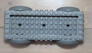 Lego 18924 grauer Fahrzeugbasis 8 x 16 x 2,5 mit dunkelsteingrauen Radhaltern - Bild 1 von 6