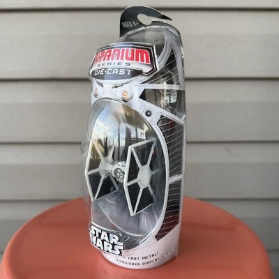 Hasbro Star Wars Titanium Series Die Cast White Tie Fighter 2005 sin usar, en caja sellada Foto 1 de 4