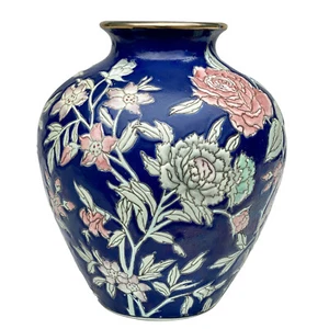 Vintage Chinese Porcelain Cobalt Blue Floral Motif Vase - Picture 1 of 9