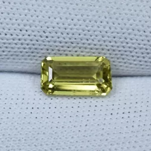 1.26 ct LUSTROUS SILKY LIME YELLOW / NATURAL CHRYSOBERYL - Octagon Gems Video !! - Picture 1 of 3