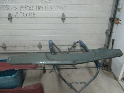 Deflector de piedra Mopar NOS 1956 Plymouth Canadian Built 6 cilindros rueda 1681191 Foto 1 de 3