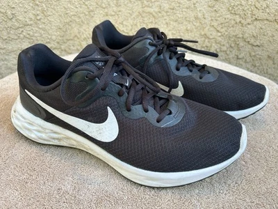 NIKE BLACK AND WHITE  10.5 SNEAKER/ATHLETIC DC3728-003 - Image 1 of 4