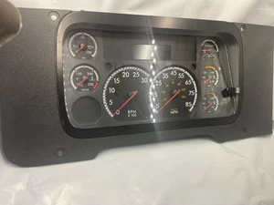 Freightliner VDO Instrument Cluster A3C0095270096 FTL - Picture 1 of 8
