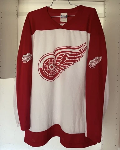 Vintage Trench NHL Detroit Red Wings Sports Team 90’s Hockey Jersey - Size 2XL Cover