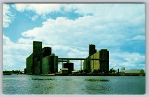 Superior Wisconsin Largest Grain Elevator In The World Postcard - Imagen 1 de 2