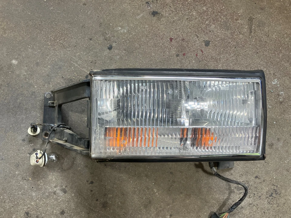 Conjunto de faros de pasajero derecho Cadillac Seville 1992-1997 Foto 1 de 1