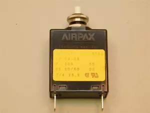 Airpax PR11-2-10.0A-XX 10A 125VAC/32DC 50/60Hz Interruttore circuito push to reset - Foto 1 di 3