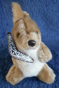 *1800* Australian Kangaroo with Boomerang - plush toy - 13cm - Picture 1 of 5