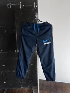 Nike Just Do It Swoosh Niños Niños Azul Nylon Pantalones Joggers Estilo Talla - 10-12 AÑOS - Imagen 1 de 8