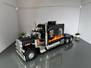Peterbilt American Truck 1/24 Scale Diecast Car Sound & Light - Perfect Gift! - Picture 1 of 5